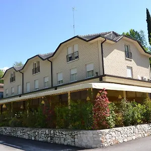 Hotel Edone, Roe